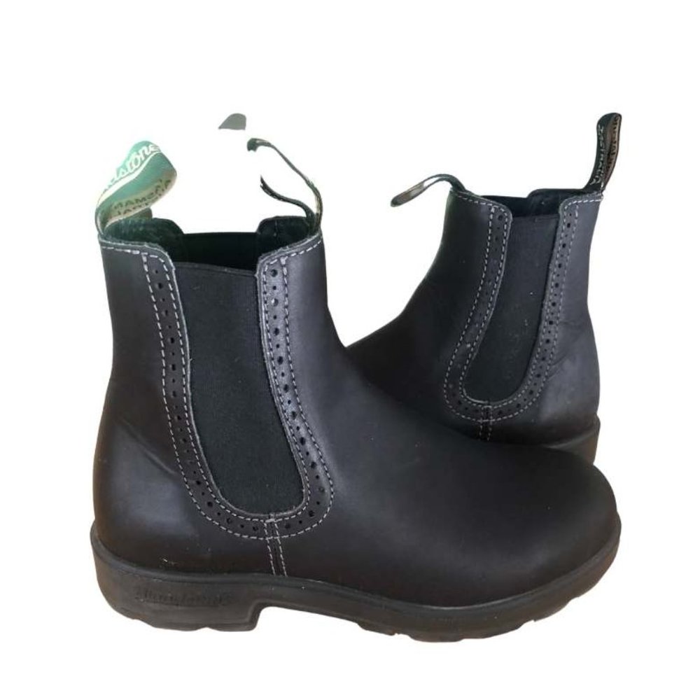 WOMEN'S BLUNDSTONE LEATHER BOOTS ALMOST NEW!